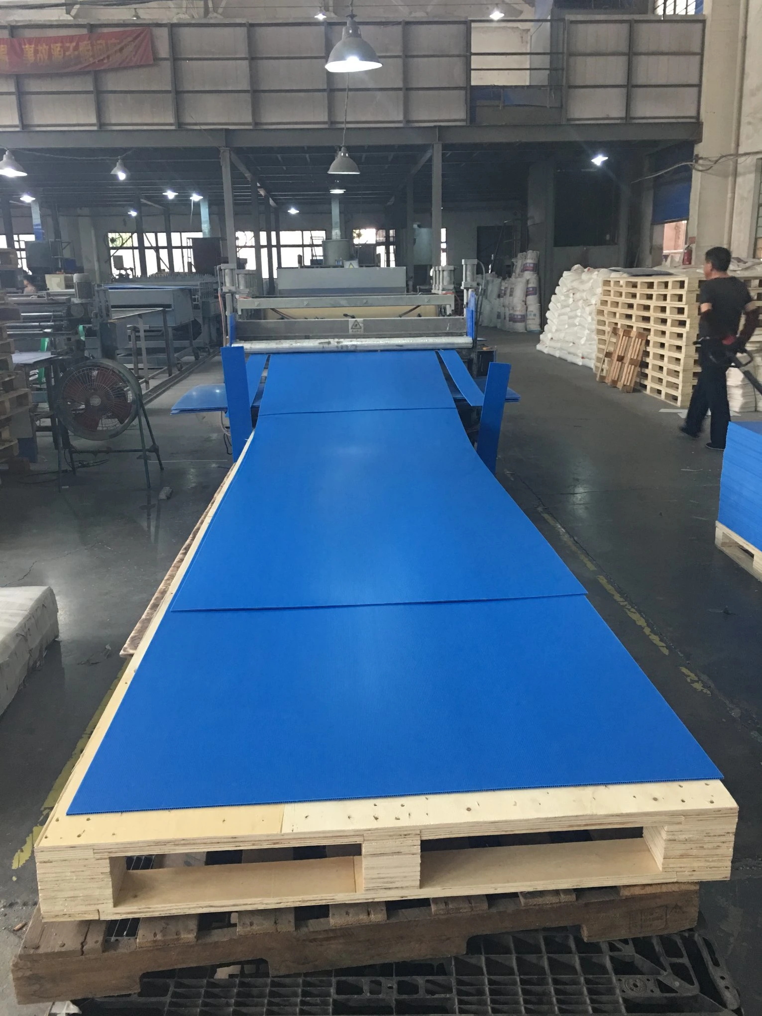 8′ X 4′ (2.4 X 1.2m) Correx Corflute Coroplast Sheet