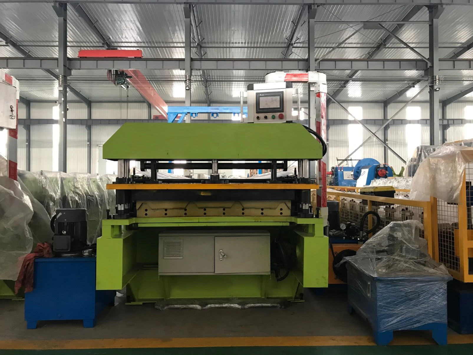 Factory price corrugated iron roofing sheet roll forming machine corrugated roofing sheet machinery
